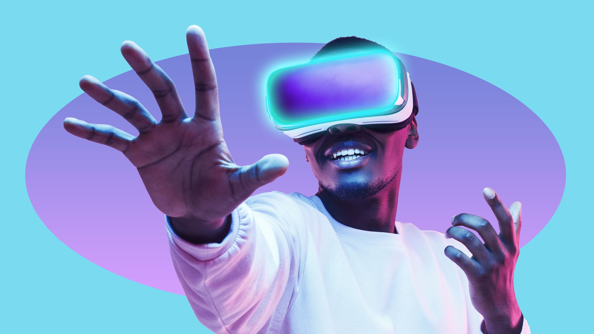 Homme afro-américain en casque VR explorant le monde du métavers, touchant des sujets de réalité virtuelle